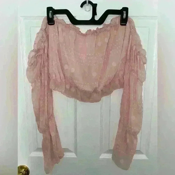 ❤️ Pink Cropped Long Sleeved Top with Textured Print - Picture 1 of 6
